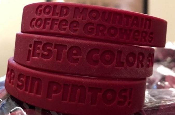 Vòng tay màu sắc mô tả độ chín cà phê